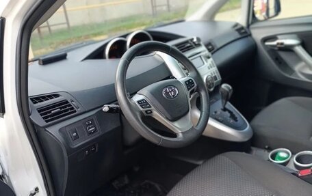 Toyota Verso I, 2011 год, 1 100 000 рублей, 2 фотография