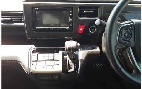 Honda Stepwgn IV, 2021 год, 2 750 000 рублей, 15 фотография