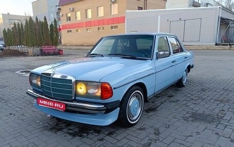 Mercedes-Benz W123, 1977 год, 430 000 рублей, 1 фотография