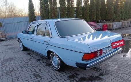 Mercedes-Benz W123, 1977 год, 430 000 рублей, 3 фотография