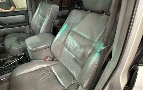 Toyota Land Cruiser 100 рестайлинг 2, 2003 год, 2 500 000 рублей, 17 фотография