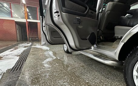 Toyota Land Cruiser 100 рестайлинг 2, 2003 год, 2 500 000 рублей, 16 фотография