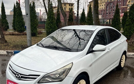 Hyundai Solaris II рестайлинг, 2015 год, 1 150 000 рублей, 2 фотография