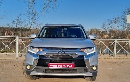 Mitsubishi Outlander III рестайлинг 3, 2018 год, 2 200 000 рублей, 1 фотография