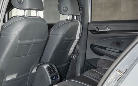 Volkswagen Golf VIII, 2023 год, 1 985 000 рублей, 21 фотография