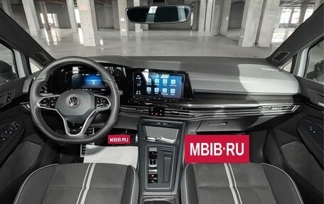 Volkswagen Golf VIII, 2023 год, 1 985 000 рублей, 11 фотография