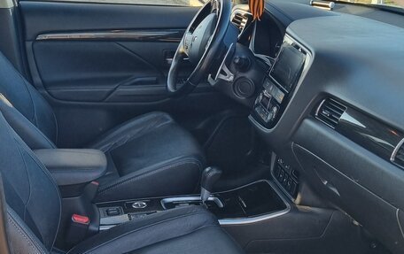 Mitsubishi Outlander III рестайлинг 3, 2018 год, 2 200 000 рублей, 6 фотография