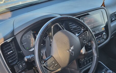 Mitsubishi Outlander III рестайлинг 3, 2018 год, 2 200 000 рублей, 7 фотография