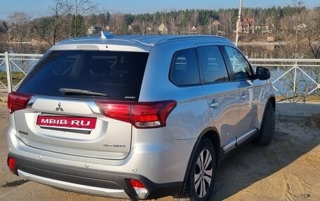 Mitsubishi Outlander III рестайлинг 3, 2018 год, 2 200 000 рублей, 5 фотография