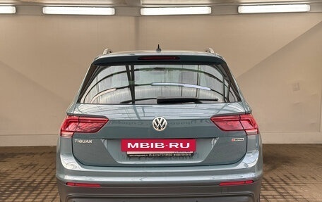 Volkswagen Tiguan II, 2019 год, 2 450 000 рублей, 3 фотография