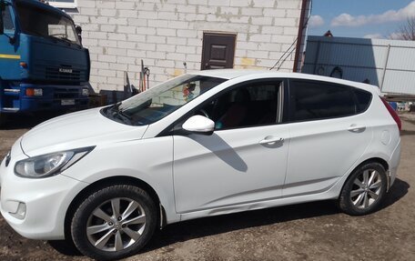 Hyundai Solaris II рестайлинг, 2011 год, 730 000 рублей, 2 фотография