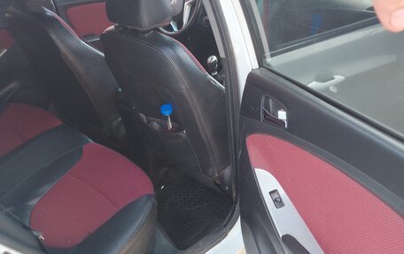 Hyundai Solaris II рестайлинг, 2011 год, 730 000 рублей, 6 фотография