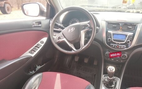 Hyundai Solaris II рестайлинг, 2011 год, 730 000 рублей, 8 фотография