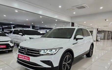 Volkswagen Tiguan II, 2023 год, 3 100 000 рублей, 1 фотография
