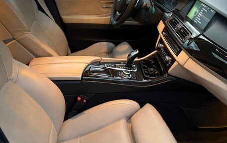 BMW 5 серия, 2010 год, 2 400 000 рублей, 16 фотография