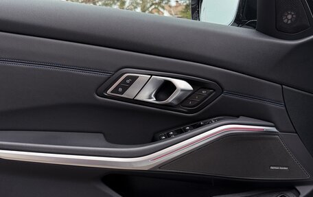 BMW 3 серия, 2019 год, 4 600 000 рублей, 14 фотография