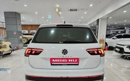 Volkswagen Tiguan II, 2023 год, 3 100 000 рублей, 4 фотография