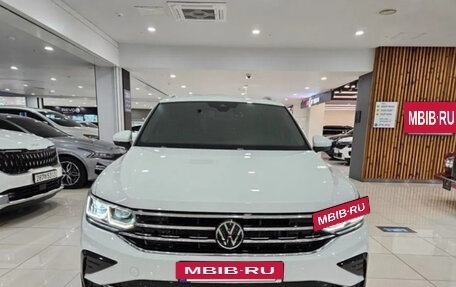 Volkswagen Tiguan II, 2023 год, 3 100 000 рублей, 3 фотография