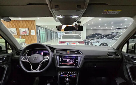 Volkswagen Tiguan II, 2023 год, 3 100 000 рублей, 6 фотография