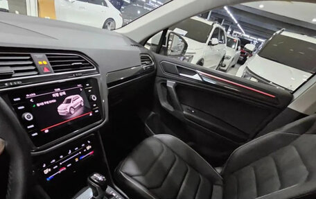 Volkswagen Tiguan II, 2023 год, 3 100 000 рублей, 7 фотография