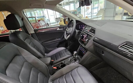 Volkswagen Tiguan II, 2023 год, 3 100 000 рублей, 14 фотография