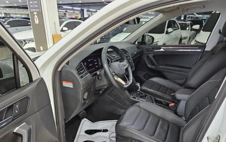 Volkswagen Tiguan II, 2023 год, 3 100 000 рублей, 13 фотография