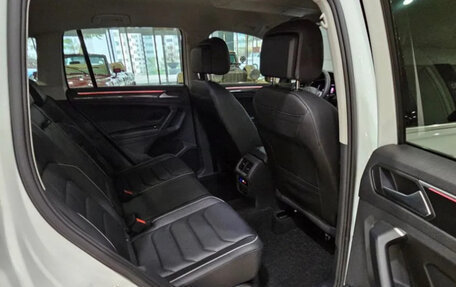 Volkswagen Tiguan II, 2023 год, 3 100 000 рублей, 16 фотография