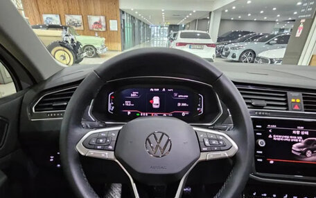 Volkswagen Tiguan II, 2023 год, 3 100 000 рублей, 8 фотография