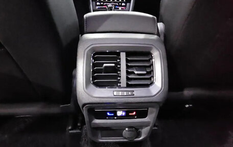 Volkswagen Tiguan II, 2023 год, 3 100 000 рублей, 12 фотография