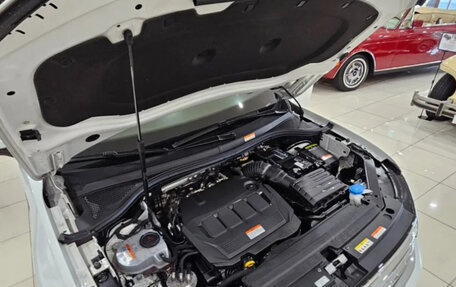 Volkswagen Tiguan II, 2023 год, 3 100 000 рублей, 19 фотография