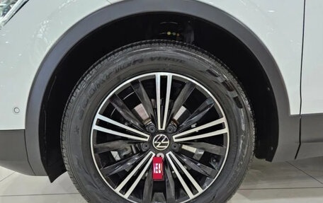 Volkswagen Tiguan II, 2023 год, 3 100 000 рублей, 20 фотография