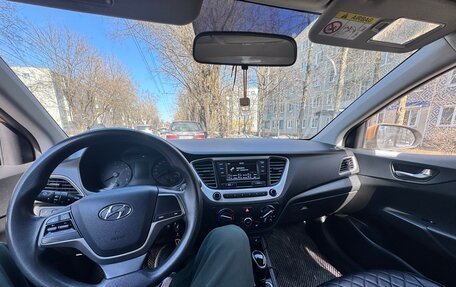 Hyundai Solaris II рестайлинг, 2017 год, 1 075 000 рублей, 4 фотография