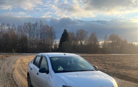 Renault Logan II, 2017 год, 710 000 рублей, 2 фотография