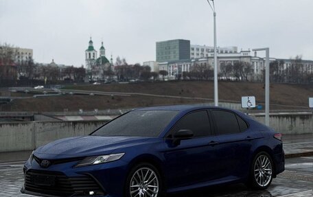 Toyota Camry, 2021 год, 3 350 000 рублей, 2 фотография