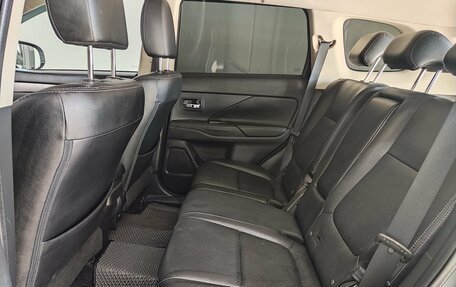 Mitsubishi Outlander III рестайлинг 3, 2014 год, 1 750 000 рублей, 17 фотография