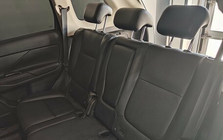 Mitsubishi Outlander III рестайлинг 3, 2014 год, 1 750 000 рублей, 18 фотография