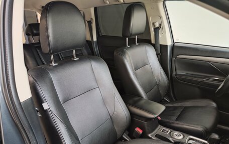 Mitsubishi Outlander III рестайлинг 3, 2014 год, 1 750 000 рублей, 21 фотография