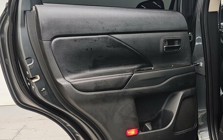 Mitsubishi Outlander III рестайлинг 3, 2014 год, 1 750 000 рублей, 31 фотография