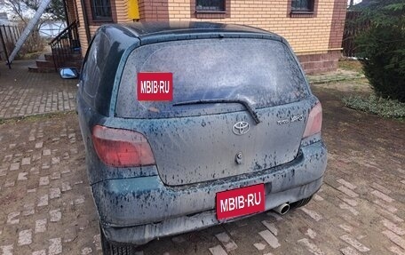 Toyota Yaris I рестайлинг, 1999 год, 715 000 рублей, 1 фотография