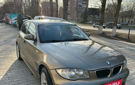 BMW 1 серия, 2006 год, 630 000 рублей, 1 фотография