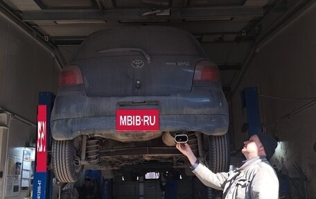 Toyota Yaris I рестайлинг, 1999 год, 715 000 рублей, 25 фотография