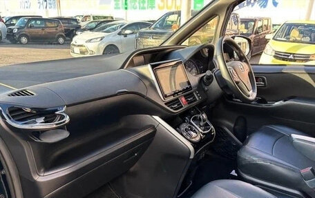 Toyota Voxy III, 2020 год, 1 999 060 рублей, 14 фотография