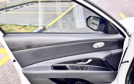 Hyundai Elantra, 2023 год, 1 450 000 рублей, 21 фотография