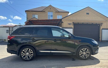 Mitsubishi Outlander III рестайлинг 3, 2016 год, 1 750 000 рублей, 3 фотография