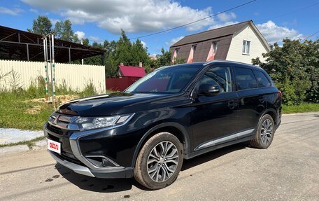 Mitsubishi Outlander III рестайлинг 3, 2016 год, 1 750 000 рублей, 4 фотография