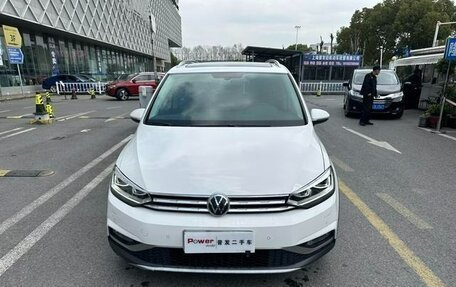 Volkswagen Touran III, 2022 год, 1 830 002 рублей, 2 фотография