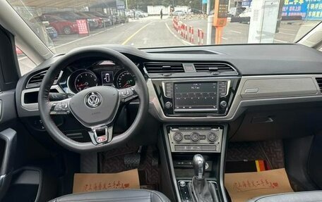 Volkswagen Touran III, 2022 год, 1 830 002 рублей, 10 фотография