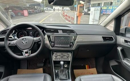 Volkswagen Touran III, 2022 год, 1 830 002 рублей, 9 фотография