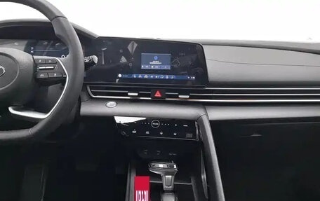 Hyundai Elantra, 2023 год, 1 300 010 рублей, 10 фотография