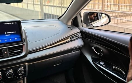 Toyota Yaris XP150 рестайлинг, 2021 год, 1 285 000 рублей, 12 фотография